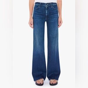 NWT MOTHER The Hustler Roller Sneak jeans. Size 26